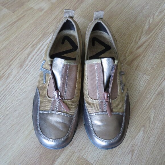 Anne Klein AK Women's Bronze Brown Fabric Front Zip Low Top Shoes Size 7.5 - Picture 7 of 12